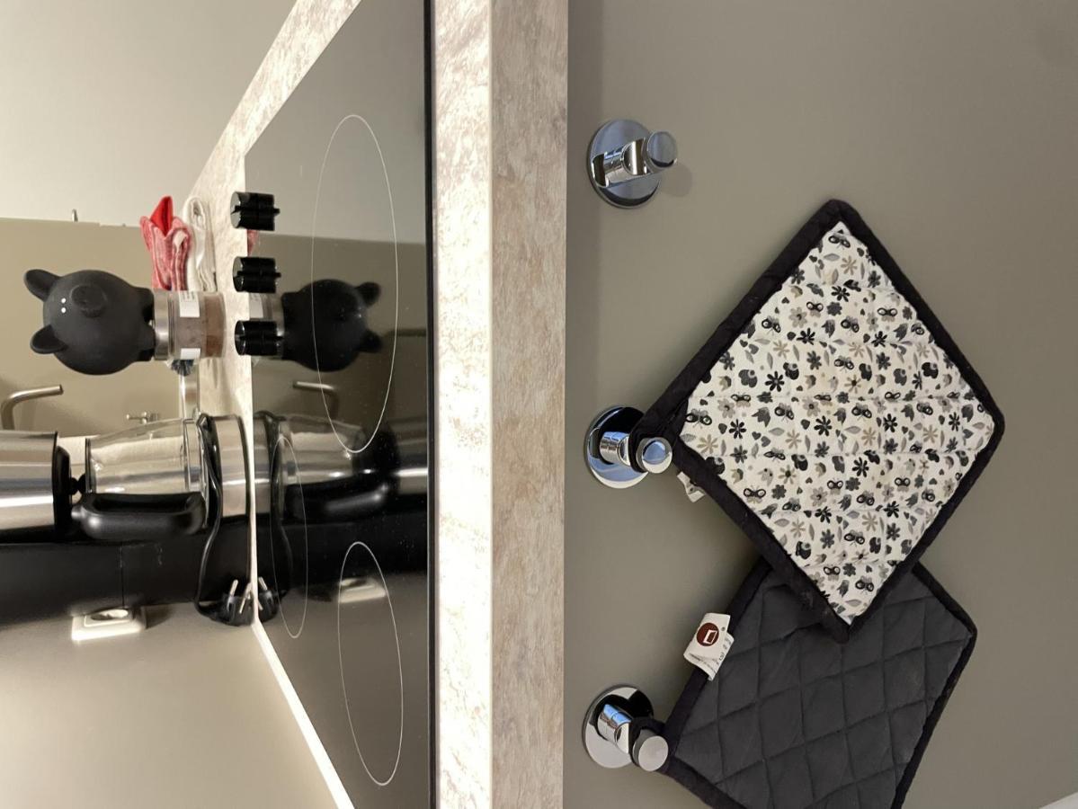 H&H Apartment Im Herzen Von Greifswald Zentral In Der Langen Reihe Bagian luar foto